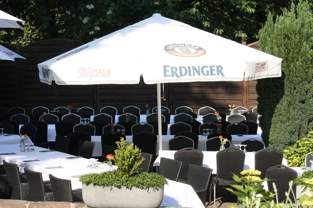 Hotel Schwarzer Adler Moers Exterior photo