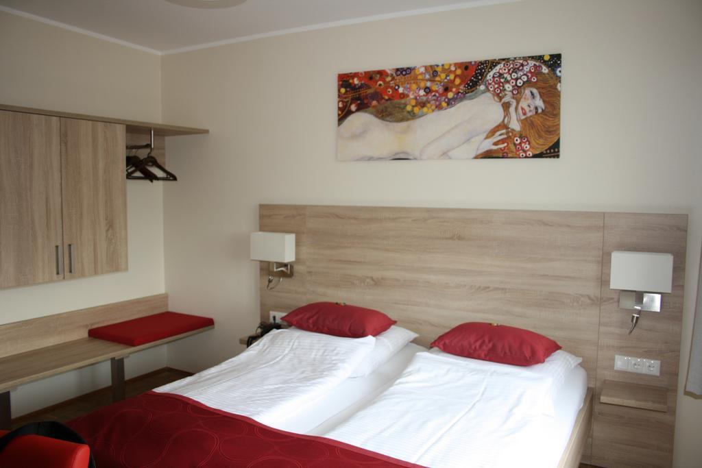 Hotel Schwarzer Adler Moers Room photo