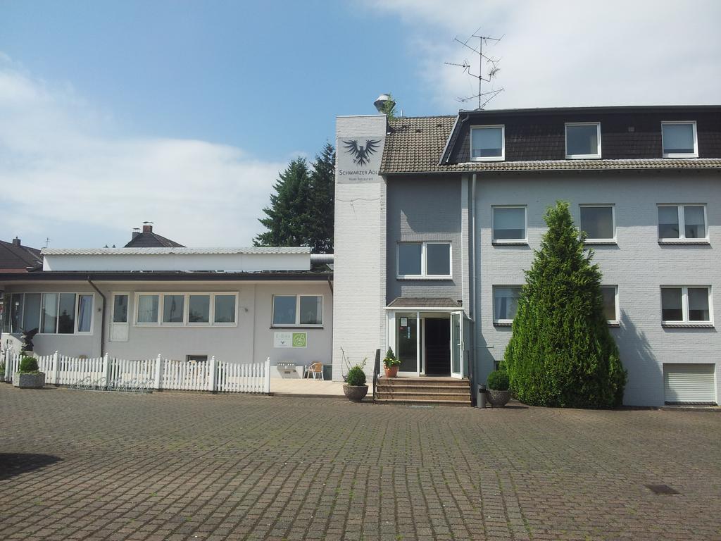Hotel Schwarzer Adler Moers Exterior photo