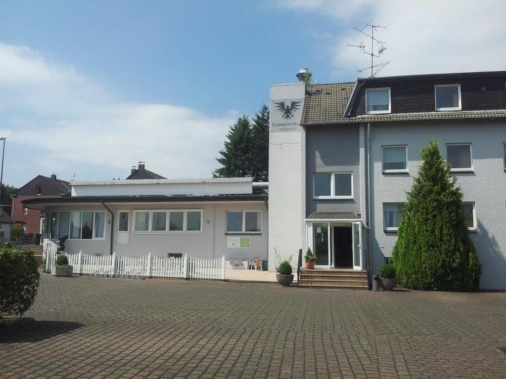 Hotel Schwarzer Adler Moers Exterior photo